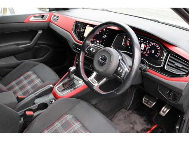 ポロGTI ベースグレード ワンオーナー 禁煙車 純正ナビ フルセグTV バックカメラ プリクラッシュセーフティー レーンキープ BSM パドルシフト バーチャルコックピット クリアランスソナー スマートキー2個(12枚目)