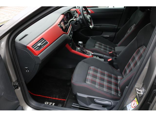 ポロGTI ベースグレード ワンオーナー 禁煙車 純正ナビ フルセグTV バックカメラ プリクラッシュセーフティー レーンキープ BSM パドルシフト バーチャルコックピット クリアランスソナー スマートキー2個(14枚目)