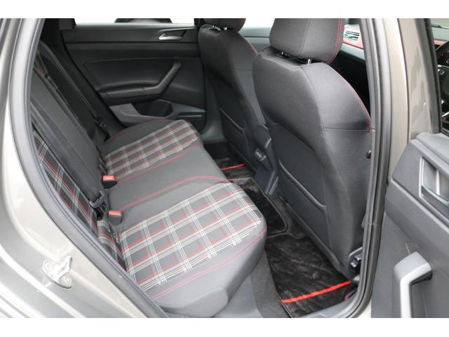 ポロGTI ベースグレード ワンオーナー 禁煙車 純正ナビ フルセグTV バックカメラ プリクラッシュセーフティー レーンキープ BSM パドルシフト バーチャルコックピット クリアランスソナー スマートキー2個(16枚目)