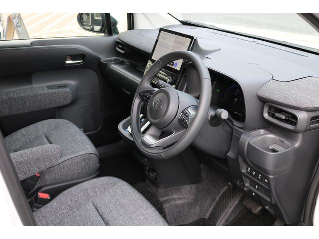 シエンタ ハイブリッドZ ワンオーナー 禁煙車 純正10.5型ナビ フルセグTV クルコン パノラミックビューモニター 両側パワースライドドア バックカメラ LEDヘッドライト セーフティセンス BSM レーンキープ(11枚目)