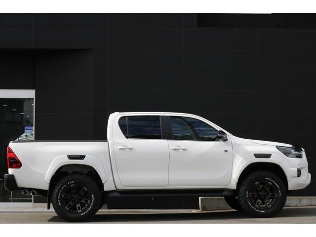 ハイラックス Ｚ　ＧＲスポーツ　禁煙車　純正ナビ　パノラマビュー　アルパインデジミラ　レッドキャリパー　ベッドライナー　レーンキープ　クルコン　ＬＥＤヘッド　エムクライム１７インチＡＷ　エムクライムサイド出しマフラー（12枚目）