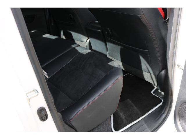 ハイラックス Ｚ　ＧＲスポーツ　禁煙車　純正ナビ　パノラマビュー　アルパインデジミラ　レッドキャリパー　ベッドライナー　レーンキープ　クルコン　ＬＥＤヘッド　エムクライム１７インチＡＷ　エムクライムサイド出しマフラー（19枚目）