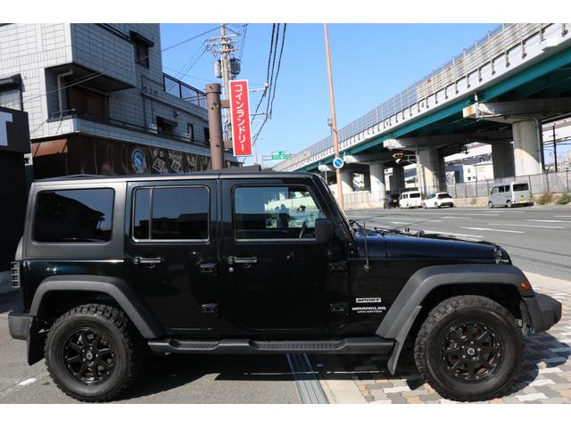 ジープ・ラングラーアンリミテッド スポーツ　ワンオーナー　禁煙車　社外ナビ　フルセグＴＶ　バックカメラ　クルーズコントロール　レザー調シートカバー（9枚目）