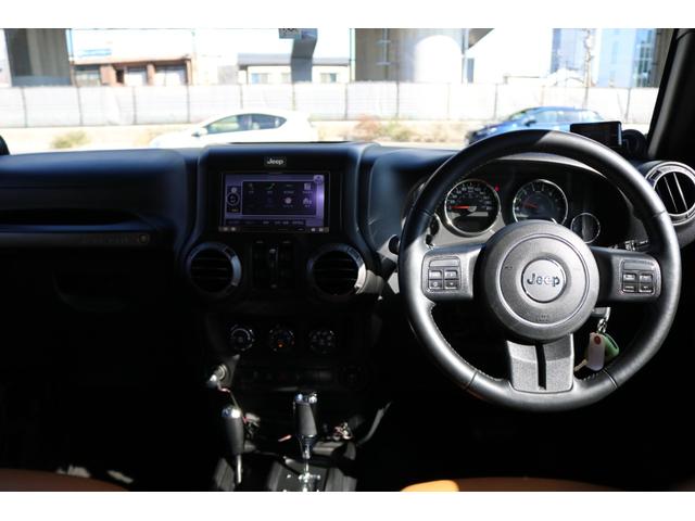 ジープ・ラングラーアンリミテッド スポーツ　ワンオーナー　禁煙車　社外ナビ　フルセグＴＶ　バックカメラ　クルーズコントロール　レザー調シートカバー（11枚目）