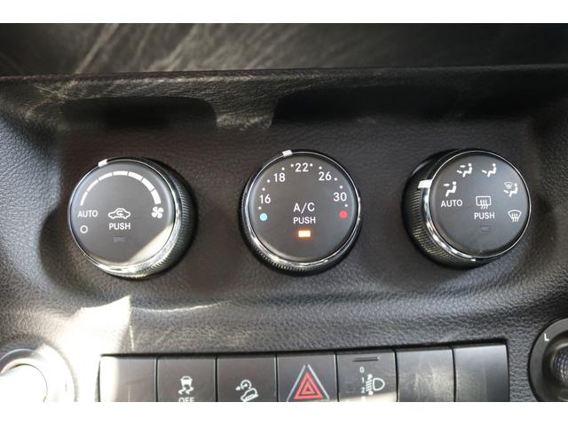 ジープ・ラングラーアンリミテッド スポーツ　ワンオーナー　禁煙車　社外ナビ　フルセグＴＶ　バックカメラ　クルーズコントロール　レザー調シートカバー（19枚目）