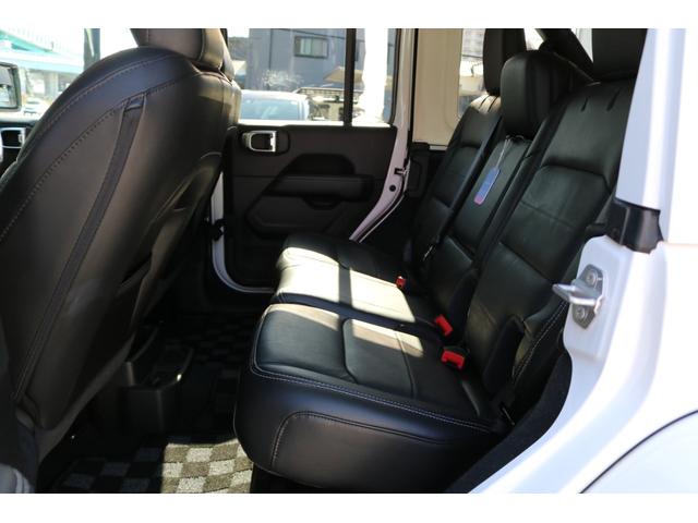 ジープ・ラングラーアンリミテッド サハラ ワンオーナー 禁煙車 純正ナビ バックカメラ フロントカメラ サイドカメラ 黒革シート シートヒーター ステアリングヒーター アダブティブクルーズコントロール BSM(17枚目)