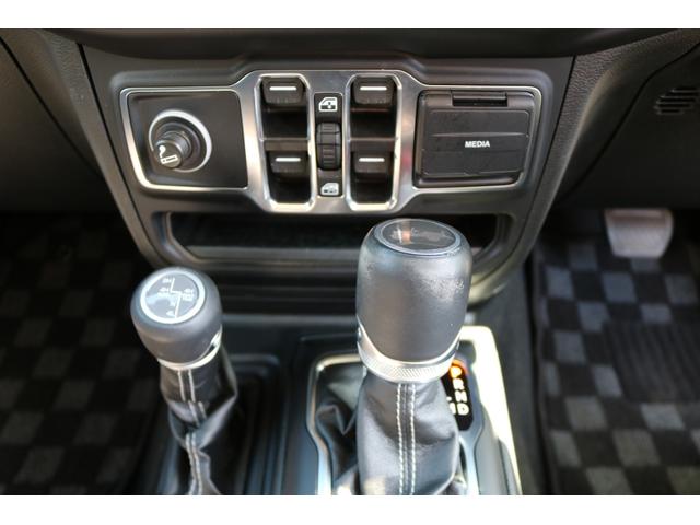 ジープ・ラングラーアンリミテッド サハラ ワンオーナー 禁煙車 純正ナビ バックカメラ フロントカメラ サイドカメラ 黒革シート シートヒーター ステアリングヒーター アダブティブクルーズコントロール BSM(29枚目)