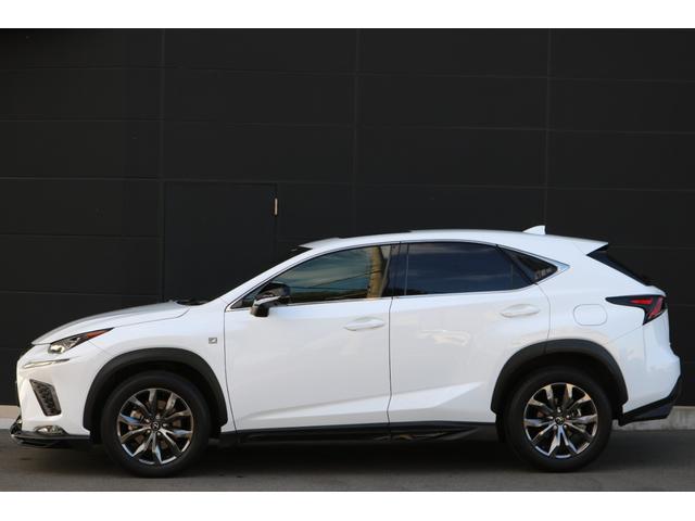 ◆純正ナビ◆フルセグ◆赤革シート◆パワーバックドア◆ＢＳＭ◆ムーンルーフ◆シートヒータ◆三眼ＬＥＤヘッド◆※車両は店舗から離れた場所に保管してますので御来店の際は事前に御連絡を頂きます様お願い致します