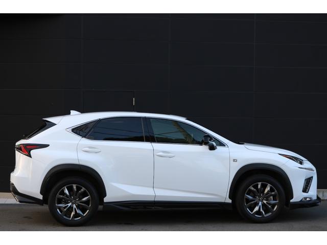 ◆純正ナビ◆フルセグ◆赤革シート◆パワーバックドア◆ＢＳＭ◆ムーンルーフ◆シートヒータ◆三眼ＬＥＤヘッド◆※車両は店舗から離れた場所に保管してますので御来店の際は事前に御連絡を頂きます様お願い致します