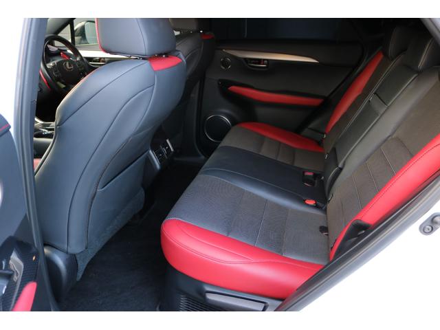 ◆純正ナビ◆フルセグ◆赤革シート◆パワーバックドア◆ＢＳＭ◆ムーンルーフ◆シートヒータ◆三眼ＬＥＤヘッド◆※車両は店舗から離れた場所に保管してますので御来店の際は事前に御連絡を頂きます様お願い致します