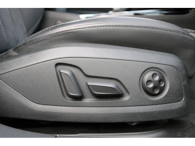 Ａ４アバント ３５ＴＦＳＩ　Ｓライン　ワンオーナー　禁煙車　ブラックスタイルＰＫＧ純正ナビ　フルセグ　パークアシスト　バーチャルコックピット　マトリクスＬＥＤヘッド　パドルシフト　ハーフレザー　シートヒーター　ＢＳＭ　ＯＰ１９インチＡＷ（26枚目）
