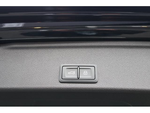 Ａ４アバント ３５ＴＦＳＩ　Ｓライン　ワンオーナー　禁煙車　ブラックスタイルＰＫＧ純正ナビ　フルセグ　パークアシスト　バーチャルコックピット　マトリクスＬＥＤヘッド　パドルシフト　ハーフレザー　シートヒーター　ＢＳＭ　ＯＰ１９インチＡＷ（30枚目）