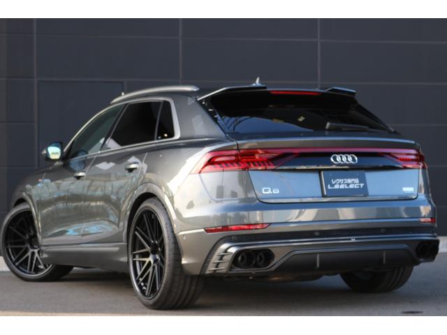 Ｑ８ ５５ＴＦＳＩクワトロ　デビューパッケージＳライン　禁煙車　純正ナビ　ＡＢＴエアロ（Ｆ／Ｒ）　パノラマビュー　フルセグＴＶ　バーチャルコックピット　シルバールーフレール　ＢＳＭ　ハーフレザー　シートヒーター　ＬＥＤヘッド　社外品２３インチＡＷ（8枚目）