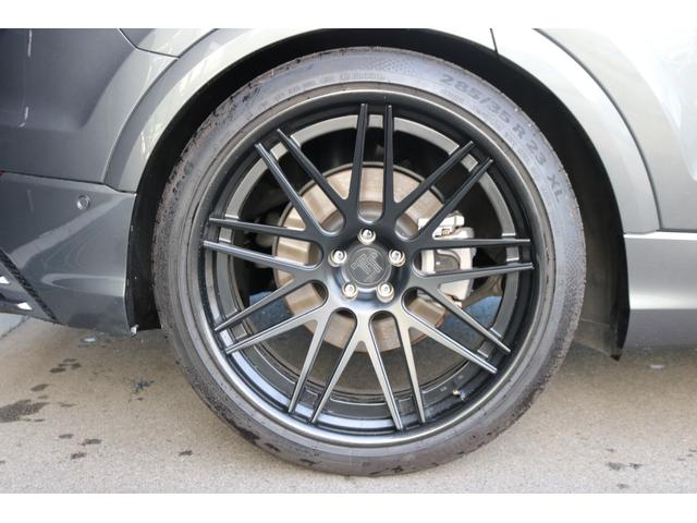 Ｑ８ ５５ＴＦＳＩクワトロ　デビューパッケージＳライン　禁煙車　純正ナビ　ＡＢＴエアロ（Ｆ／Ｒ）　パノラマビュー　フルセグＴＶ　バーチャルコックピット　シルバールーフレール　ＢＳＭ　ハーフレザー　シートヒーター　ＬＥＤヘッド　社外品２３インチＡＷ（35枚目）