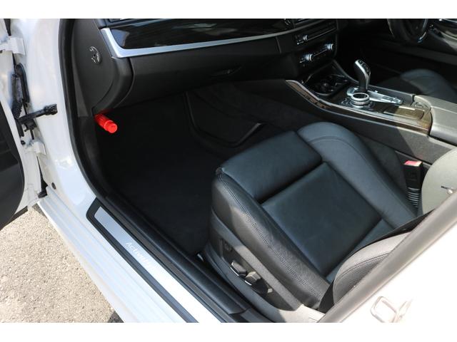 ５シリーズ アクティブハイブリッド５　Ｍスポーツパッケージ　禁煙車　純正ナビ　社外Ｆスポイラー　ＳＲ　シートヒーター　二本出しマフラー　ＬＥＤヘッド　メモリ付パワーシート　レッドキャリパー　ダウンサス　クリアランスソナー　バックモニター　純正２０インチＡＷ（17枚目）