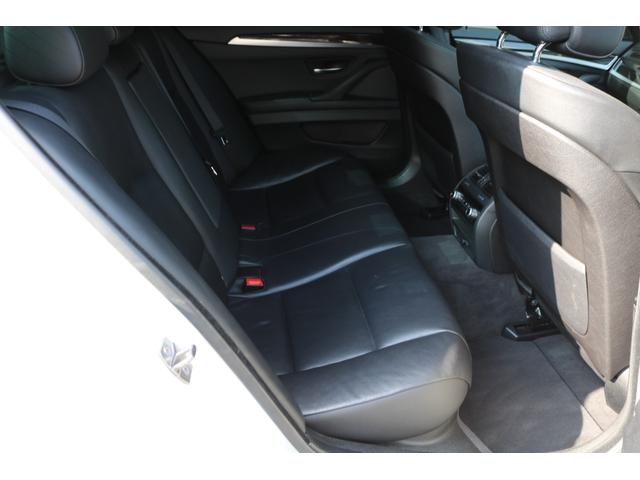 ５シリーズ アクティブハイブリッド５　Ｍスポーツパッケージ　禁煙車　純正ナビ　社外Ｆスポイラー　ＳＲ　シートヒーター　二本出しマフラー　ＬＥＤヘッド　メモリ付パワーシート　レッドキャリパー　ダウンサス　クリアランスソナー　バックモニター　純正２０インチＡＷ（18枚目）