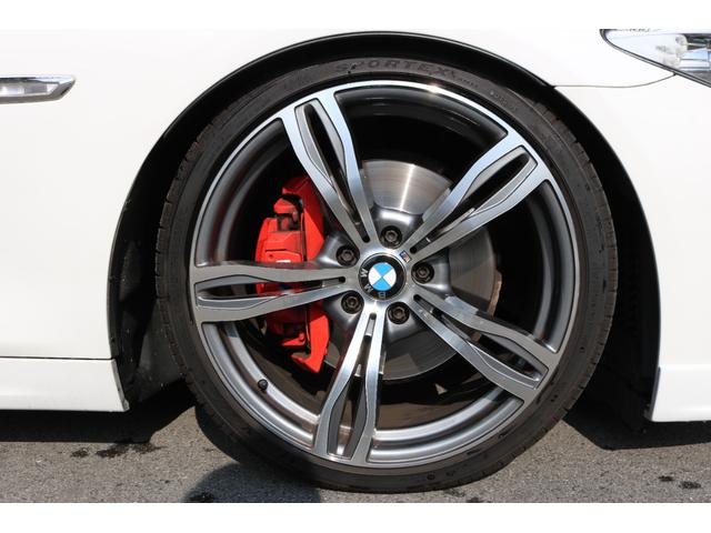 ５シリーズ アクティブハイブリッド５　Ｍスポーツパッケージ　禁煙車　純正ナビ　社外Ｆスポイラー　ＳＲ　シートヒーター　二本出しマフラー　ＬＥＤヘッド　メモリ付パワーシート　レッドキャリパー　ダウンサス　クリアランスソナー　バックモニター　純正２０インチＡＷ（36枚目）