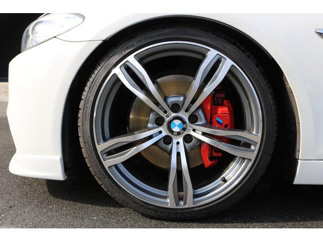 ５シリーズ アクティブハイブリッド５　Ｍスポーツパッケージ　禁煙車　純正ナビ　社外Ｆスポイラー　ＳＲ　シートヒーター　二本出しマフラー　ＬＥＤヘッド　メモリ付パワーシート　レッドキャリパー　ダウンサス　クリアランスソナー　バックモニター　純正２０インチＡＷ（37枚目）
