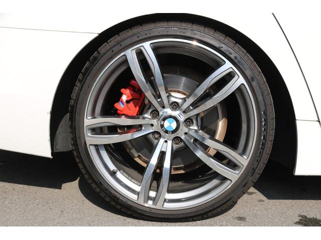 ５シリーズ アクティブハイブリッド５　Ｍスポーツパッケージ　禁煙車　純正ナビ　社外Ｆスポイラー　ＳＲ　シートヒーター　二本出しマフラー　ＬＥＤヘッド　メモリ付パワーシート　レッドキャリパー　ダウンサス　クリアランスソナー　バックモニター　純正２０インチＡＷ（39枚目）