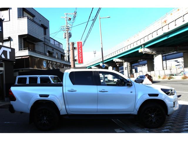 ハイラックス Ｚ　ＧＲスポーツ　ワンオーナー　純正ナビ　ハーフレザー　パノラミックビュー　ダウンヒルアシストコントロール　クリアランスソナー　ＬＥＤヘッド　パワーシート　クルコン　プリクラ　リアデフロック　ベッドライナー　トノカバー（6枚目）