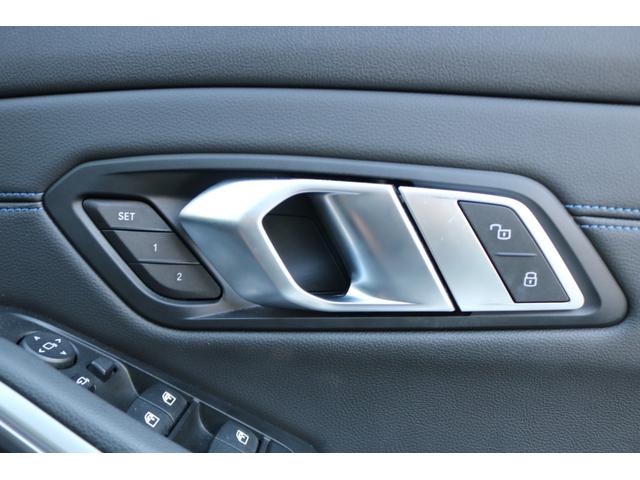 ３シリーズ ３２０ｄ　ｘＤｒｉｖｅ　Ｍスポーツ　禁煙車　純正ナビ１０．２５インチ　ＬＥＤヘッド　黒革シート　ＢＳＭ　クリアランスソナー　レーンキープ　Ｂカメラ　シートヒーター　メモリ付きパワーシート　クルコン　パドルシフト　パーキングアシスト（28枚目）