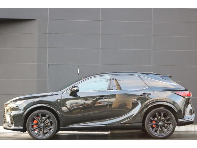 ＲＸ ＲＸ５００ｈ　Ｆスポーツパフォーマンス　禁煙車　純正ナビ　フルセグ　パノラマルーフ　レクサスチームメイト　オレンジキャリパー　パノラマビュー　デジミラ　赤革シート　輻射ヒーター　三眼ＬＥＤヘッド　ルーフレール　ＢＳＭ　カラーＨＵＤ（11枚目）