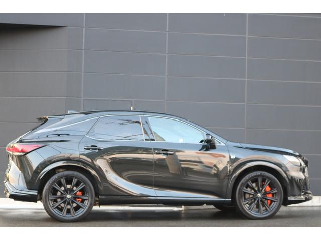 ＲＸ ＲＸ５００ｈ　Ｆスポーツパフォーマンス　禁煙車　純正ナビ　フルセグ　パノラマルーフ　レクサスチームメイト　オレンジキャリパー　パノラマビュー　デジミラ　赤革シート　輻射ヒーター　三眼ＬＥＤヘッド　ルーフレール　ＢＳＭ　カラーＨＵＤ（12枚目）