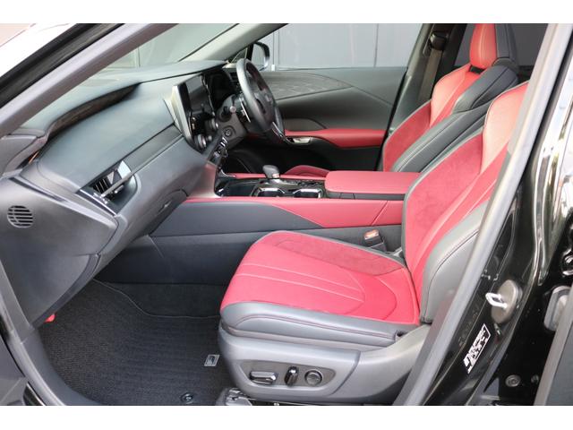 ＲＸ ＲＸ５００ｈ　Ｆスポーツパフォーマンス　禁煙車　純正ナビ　フルセグ　パノラマルーフ　レクサスチームメイト　オレンジキャリパー　パノラマビュー　デジミラ　赤革シート　輻射ヒーター　三眼ＬＥＤヘッド　ルーフレール　ＢＳＭ　カラーＨＵＤ（16枚目）