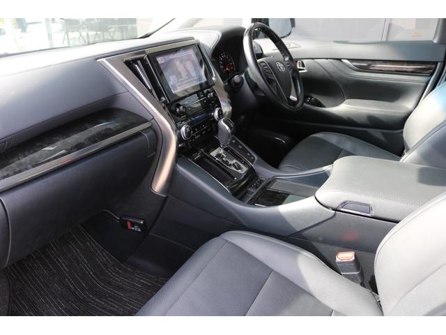 アルファード ２．５Ｓ　Ｃパッケージ　ワンオーナー　禁煙車　ツインムーンルーフ　純正ＤＡ　バックモニター　純正フリップダウンモニター　黒革エアシート　シートヒーター　ＥＴＣ　メモリ付パワーシート　クルコン　レーンキープ　三眼ＬＥＤ（17枚目）