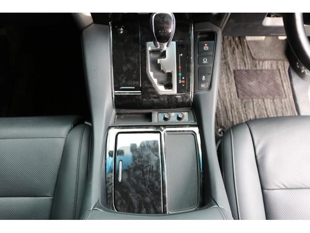 アルファード ２．５Ｓ　Ｃパッケージ　ワンオーナー　禁煙車　ツインムーンルーフ　純正ＤＡ　バックモニター　純正フリップダウンモニター　黒革エアシート　シートヒーター　ＥＴＣ　メモリ付パワーシート　クルコン　レーンキープ　三眼ＬＥＤ（30枚目）