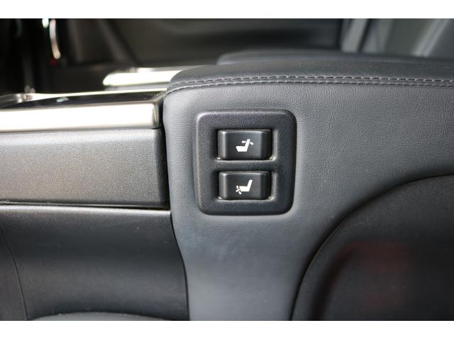 アルファード ２．５Ｓ　Ｃパッケージ　ワンオーナー　禁煙車　ツインムーンルーフ　純正ＤＡ　バックモニター　純正フリップダウンモニター　黒革エアシート　シートヒーター　ＥＴＣ　メモリ付パワーシート　クルコン　レーンキープ　三眼ＬＥＤ（35枚目）