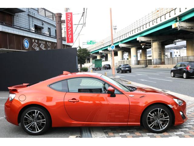 ８６ ＧＴリミテッド　ナビ（ＡＶＮ－Ｚ０４ｉＷ）　フルセグＴＶ　禁煙車　ハーフレザーシート　シートヒーター　Ｂカメラ　パドルシフト　ＬＥＤヘッド　クルコン（6枚目）