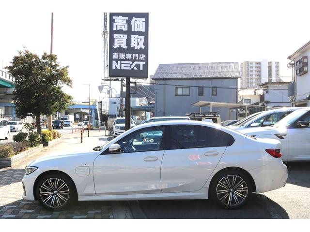 ３シリーズ ３３０ｅ　Ｍスポーツ　エディションジョイ＋　ワンオーナー　ハーフレザーシート　パドルシフト　ＢＳＭ　シートヒーター　クリアランスソナー　メモリ付きパワーシート　ＬＥＤヘッドライト　サウンドビューカメラ　Ｂカメラ　パワーバックドア　クルコン（10枚目）