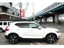 XC40 T4 AWD インスクリプション ワンオーナー 純正ナビ フルセグTV 革シート ルーフレール アラウンドビューモニター 置くだけ充電 ハーマンカードンスピーカー シートヒーター エアシート メモリ付きパワーシート(6枚目)