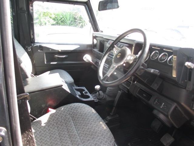 ディフェンダー １１０Ｓ　ディーゼル　４ＷＤ　新車並行　ＮＯ－Ｘ適合車　２００６年モデル　５速ＭＴ（3枚目）