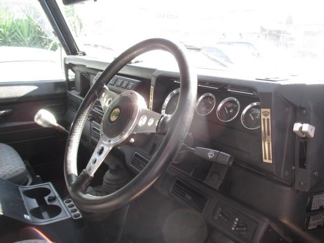 ディフェンダー １１０Ｓ　ディーゼル　４ＷＤ　新車並行　ＮＯ－Ｘ適合車　２００６年モデル　５速ＭＴ（10枚目）