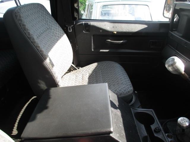 ディフェンダー １１０Ｓ　ディーゼル　４ＷＤ　新車並行　ＮＯ－Ｘ適合車　２００６年モデル　５速ＭＴ（11枚目）