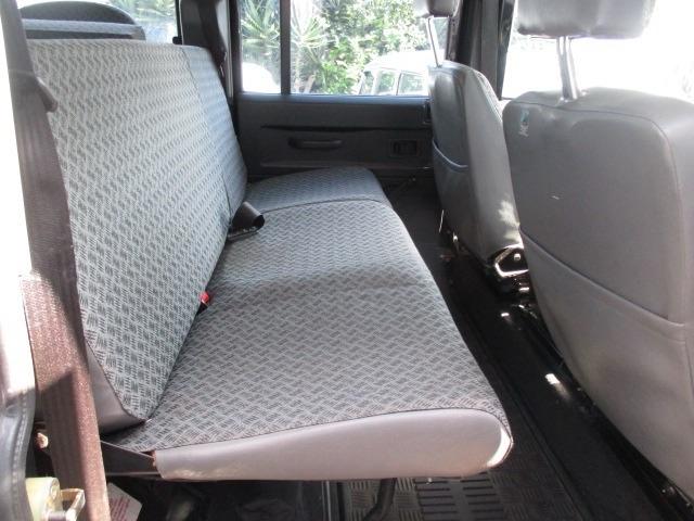 ディフェンダー １１０Ｓ　ディーゼル　４ＷＤ　新車並行　ＮＯ－Ｘ適合車　２００６年モデル　５速ＭＴ（12枚目）