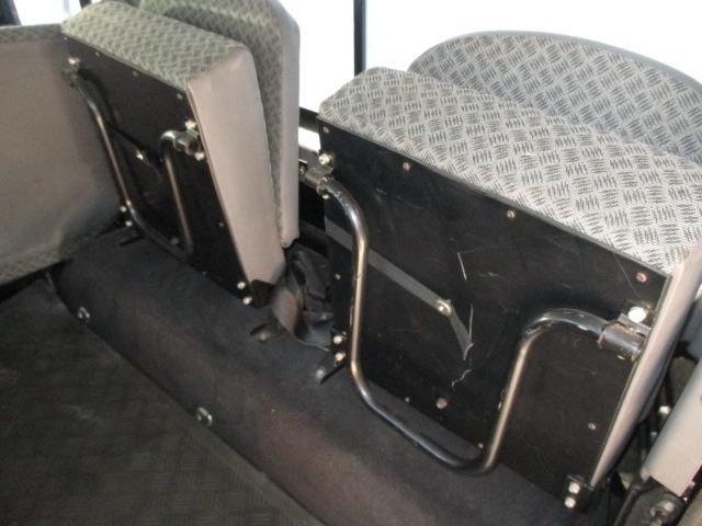 ディフェンダー １１０Ｓ　ディーゼル　４ＷＤ　新車並行　ＮＯ－Ｘ適合車　２００６年モデル　５速ＭＴ（13枚目）