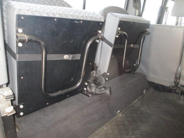 ディフェンダー １１０Ｓ　ディーゼル　４ＷＤ　新車並行　ＮＯ－Ｘ適合車　２００６年モデル　５速ＭＴ（14枚目）