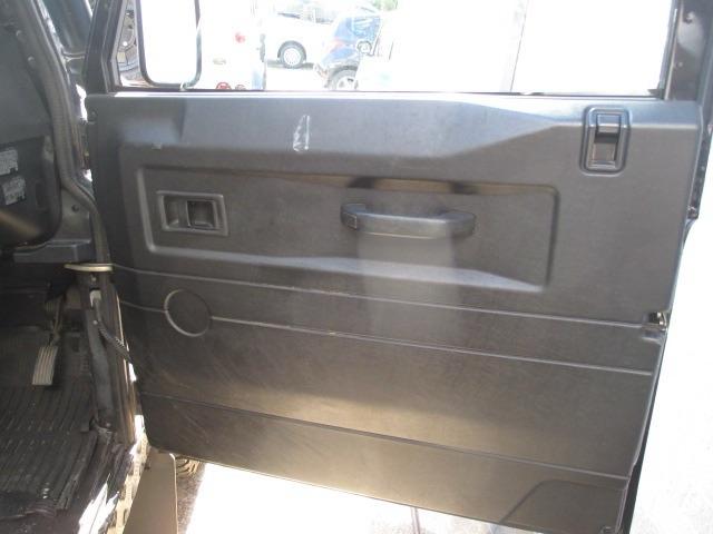 ディフェンダー １１０Ｓ　ディーゼル　４ＷＤ　新車並行　ＮＯ－Ｘ適合車　２００６年モデル　５速ＭＴ（20枚目）