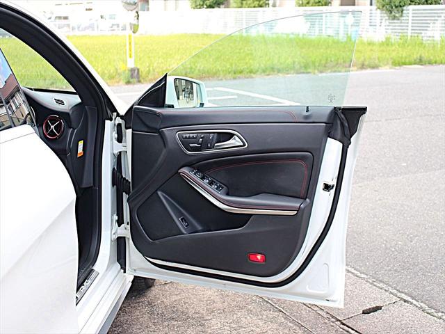 CLAクラス CLA45 4マチック 車庫保管/禁煙/AMG CLA45/レーダーセーフティP/AMG赤色ブレーキキャリパー/パナメリカーナグリル/純正ナビTV/バックカメラ/前車追従クルーズコントロール/ETC/車検令和8年6月(20枚目)