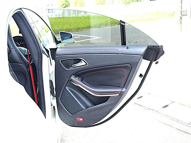 CLAクラス CLA45 4マチック 車庫保管/禁煙/AMG CLA45/レーダーセーフティP/AMG赤色ブレーキキャリパー/パナメリカーナグリル/純正ナビTV/バックカメラ/前車追従クルーズコントロール/ETC/車検令和8年6月(22枚目)