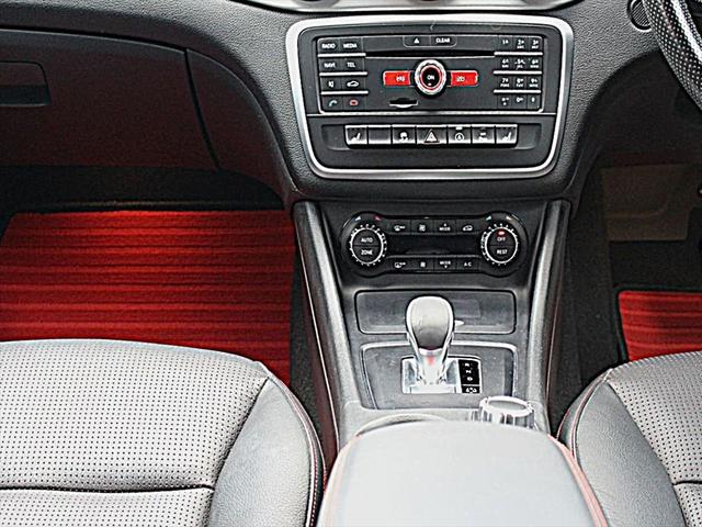 CLAクラス CLA45 4マチック 車庫保管/禁煙/AMG CLA45/レーダーセーフティP/AMG赤色ブレーキキャリパー/パナメリカーナグリル/純正ナビTV/バックカメラ/前車追従クルーズコントロール/ETC/車検令和8年6月(26枚目)