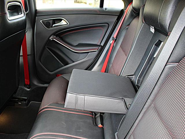 CLAクラス CLA45 4マチック 車庫保管/禁煙/AMG CLA45/レーダーセーフティP/AMG赤色ブレーキキャリパー/パナメリカーナグリル/純正ナビTV/バックカメラ/前車追従クルーズコントロール/ETC/車検令和8年6月(58枚目)