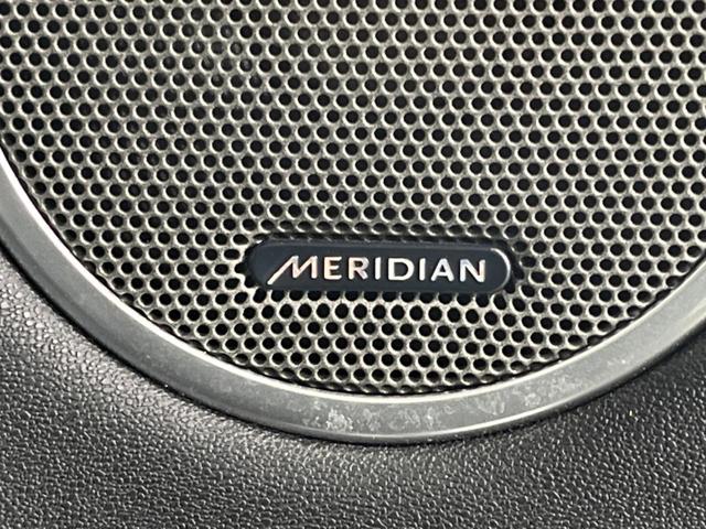 レンジローバーイヴォーク ＳＥプラス　認定中古車　ガラスルーフ　ＭＥＲＩＤＩＡＮ　前席シートヒーター　電動リアゲート　パドルシフト　ＨＩＤヘッドライト　純正１９インチアルミホイール　パワーシート　サラウンドカメラ　キーレス　フルセグＴＶ（6枚目）