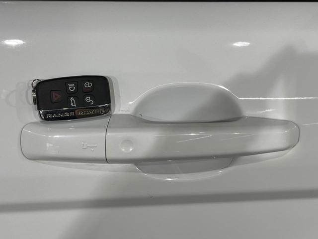 レンジローバーイヴォーク ＳＥプラス　認定中古車　ガラスルーフ　ＭＥＲＩＤＩＡＮ　前席シートヒーター　電動リアゲート　パドルシフト　ＨＩＤヘッドライト　純正１９インチアルミホイール　パワーシート　サラウンドカメラ　キーレス　フルセグＴＶ（30枚目）