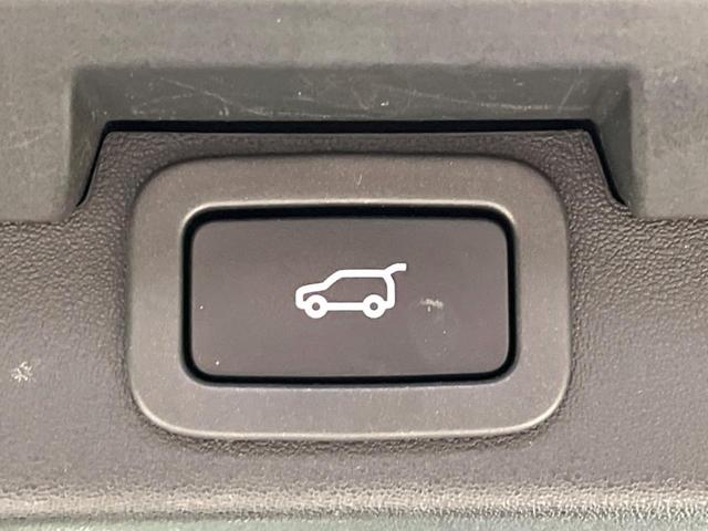 ディスカバリー ＨＳＥ　認定中古車　エアサスペンション　サンルーフ　ブラックパック　７人乗りシート　全席シートヒーター＆ベンチレーション　３ゾーンクライメートコントロール　電動ステアリングコラム　ハンズフリーテールゲート（11枚目）