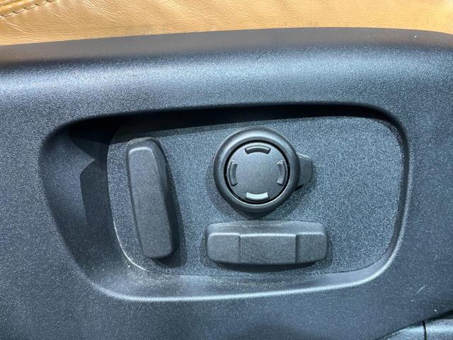 ディスカバリー ＨＳＥ　認定中古車　エアサスペンション　サンルーフ　ブラックパック　７人乗りシート　全席シートヒーター＆ベンチレーション　３ゾーンクライメートコントロール　電動ステアリングコラム　ハンズフリーテールゲート（55枚目）