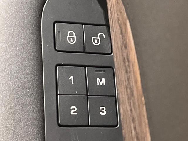 ディスカバリー ＨＳＥ　認定中古車　エアサスペンション　サンルーフ　ブラックパック　７人乗りシート　全席シートヒーター＆ベンチレーション　３ゾーンクライメートコントロール　電動ステアリングコラム　ハンズフリーテールゲート（63枚目）